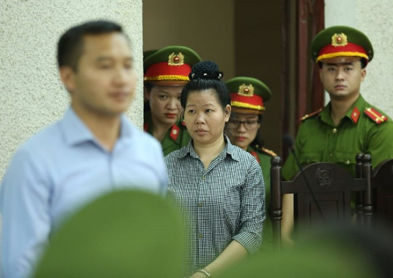 Vì Thị Thu, bị cáo thứ hai có kháng cáo trong vụ án này. Cơ quan tố tụng xác định Hiền là người đặt vấn đề và trực tiếp giao dịch hai bánh heroin với Công, Thu là người tìm mua hai bánh heroin về bán cho Công, Vì Văn Toán (chồng của Thu) giúp sức tích cực.