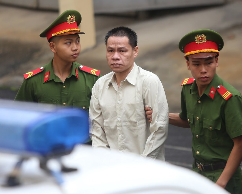 Vì Văn Toán, chủ mưu trong vụ bắt cóc và sát hại con gái bà Hiền, được trích xuất tới tòa với tư cách người làm chứng.