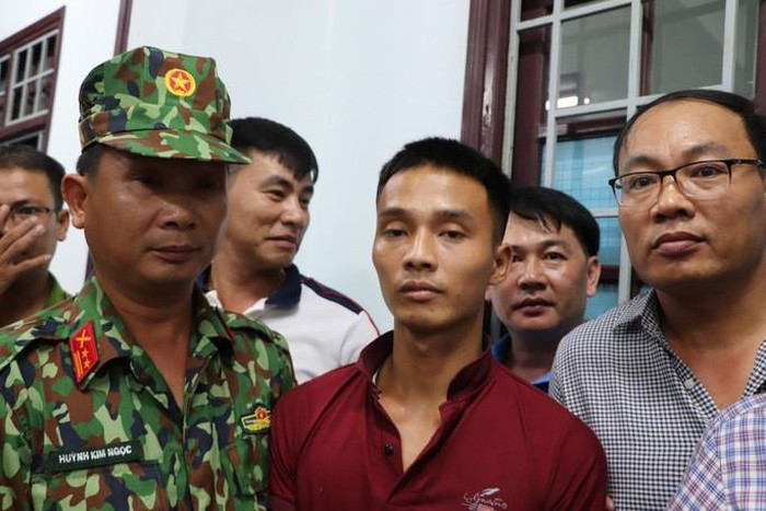 Tối 18/6, Công an TP Tam Kỳ (Quảng Nam) đã bắt được “sát nhân” Triệu Quân Sự (29 tuổi, trú xã Phú Cường, huyện Đại Từ, Thái Nguyên) tại một quán Internet H.T. tại phường An Mỹ, TP Tam Kỳ. Triệu Quân Sự là đối tượng đã trốn khỏi Trại giam T10 - Quân khu 5 (đóng trên địa bàn xã Bình Khương, huyện Bình Sơn, Quảng Ngãi) vào 14h20 ngày 3/6 vừa qua.