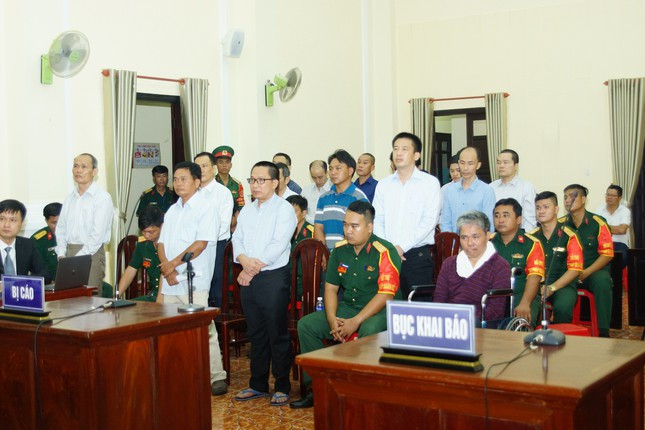 Vu can bo cong ty Lung Lo san xuat 50 trieu lit xang gia: Sap xu phuc tham