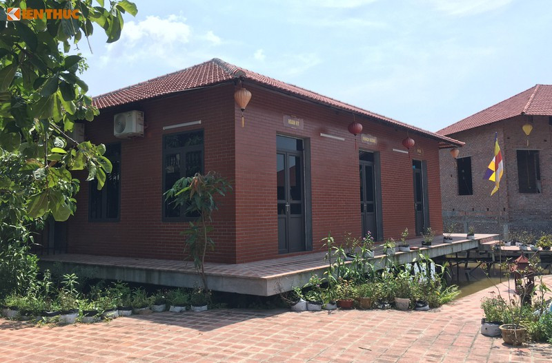 Các sư thầy sư ở đây bị vu khống chúng tôi đến cướp chùa, cướp chỗ của thầy Toàn và cắt điện, cắt nước, nhà bếp bị khóa, nhà vệ sinh cũng bị khóa cũng như tìm cách đuổi đi. Nhóm người này cho biết, sư Toàn chuẩn bị quay lại chùa nên giữ chùa chờ sư về.