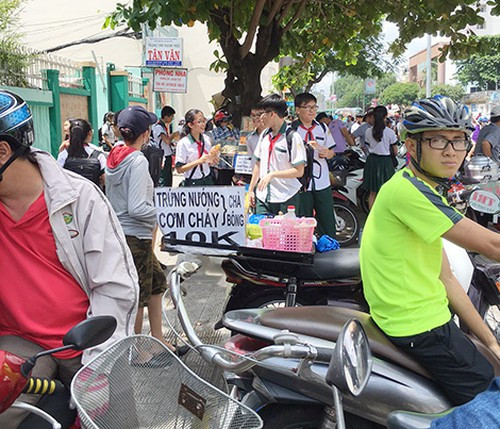 Gã trai dụ dỗ nam sinh ở Hà Nội: “Bố mìn” hay biến thái? - Hình 2 Ga trai du do nam sinh o Ha Noi: “Bo min” hay bien thai?-Hinh-2