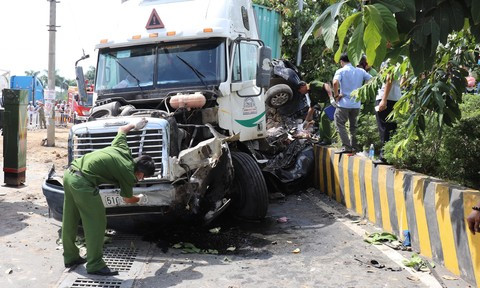 Khi xe không phanh được, Bền cho xe va chạm với container chạy phía trước để dìu phương tiện dừng lại nhưng không được. Sau đó, tiếp tục lái xe di chuyển khoảng 300 m thì cho xe va chạm vào xe tải mang BKS: 47C khiến phương tiện này lao vào chợ bên lề đường cuốn 10 người cùng 9 xe máy vào gầm.