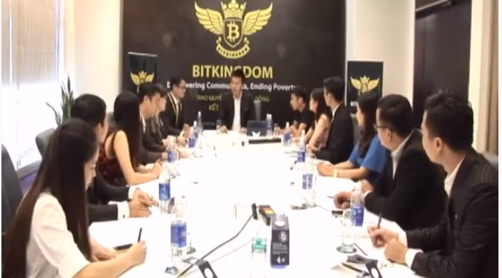 Trên trang youtube Tại sao bạn chọn Bitkingdom Lê Đức Nguyên, ông Lê Đức Nguyên thuyết trình nhiều về bitcoin, trong đó ông cho rằng khi đến với bitkingdom không cần quá nhiều kinh nghiệm và thời gian nhưng chỉ cần 1 bitcoin sẽ tạo ra giá trị rất lớn sau 3 năm.