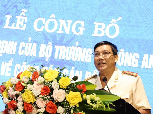  Đại tá Lê Khắc Thuyết, tân Giám đốc Công an Hà Tĩnh: Ông sinh năm 1967, quê Yên Thành, Nghệ An. Trước khi được bổ nhiệm giữ chức Giám đốc Công an tỉnh Hà Tĩnh, ông là Phó Giám đốc Công an tỉnh Nghệ An. Ông được bổ nhiệm thay đại tá Võ Trọng Hải sang làm Giám đốc Công an tỉnh Nghệ An. Đại tá Lê Khắc Thuyết được xem là "khắc tinh" của các đường dây buôn bán ma túy trên địa bàn Nghệ An. 