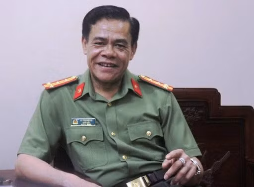 Xuất thân là lính trinh sát biên phòng, ông lần lượt được giao giữ các chức vụ Đồn trưởng Đồn Biên phòng Cửa khẩu quốc tế Cầu Treo; Phó Chỉ huy trưởng rồi Chỉ huy trưởng Bộ đội biên phòng Hà Tĩnh. Tháng 3/2019, ông được Bộ trưởng Bộ Công an điều động, bổ nhiệm giữ chức Giám đốc Công an Hà Tĩnh. Vừa qua, ông được Bộ trưởng Công an điều động giữ chức Giám đốc Công an Nghệ An.