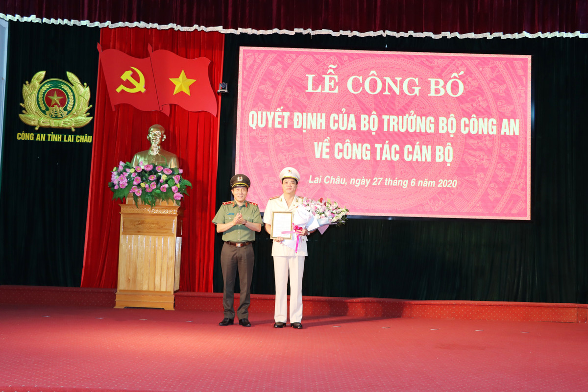  Đại tá Nguyễn Viết Giang, tân Giám đốc Công an Lai Châu: Trước khi được bổ nhiệm, đại tá Giang là Phó Giám đốc Công an tỉnh Hà Giang. Trước nữa ông giữ chức Trưởng phòng Bảo vệ Chính trị (Công an tỉnh Hà Giang).