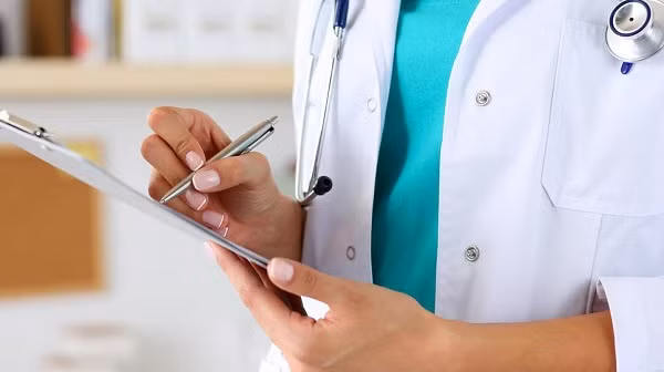 BS Hung BV Tham my Emcas hanh nghe... coi thuong phap luat