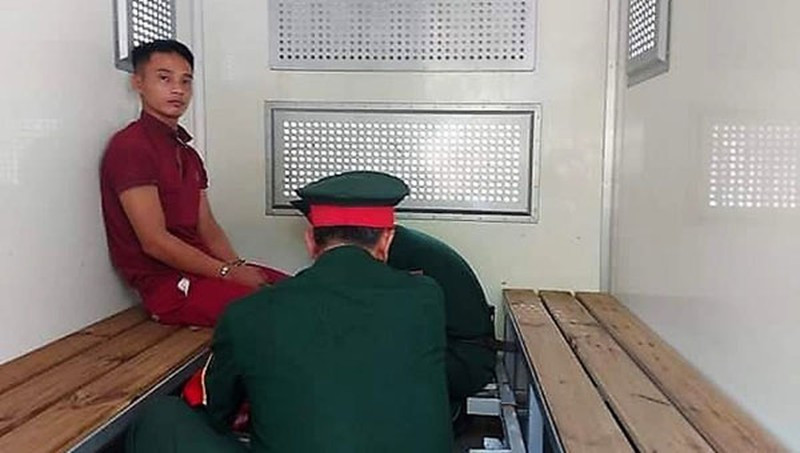 2. Bàn giao Triệu Quân Sự cho Quân khu 5: Lúc 11 giờ ngày 19/6, Công an TP Tam Kỳ (Quảng Nam) đã bàn giao sát nhân Triệu Quân Sự (29 tuổi, dân tộc Nùng, ngụ xã Phú Cường, huyện Đại Từ, Thái Nguyên) cho cơ quan điều tra Quân khu 5. Theo đó, Sự bị bắt tối 18/6 khi đang chơi game. Sau khi bị truy đuổi, Triệu Quân Sự đã trộm 3 điện thoại, khoảng 6 triệu đồng tiền mặt, 1 xe máy. Với số tiền này, Sự ở nhà nghỉ, chơi game và mua đồ ăn.