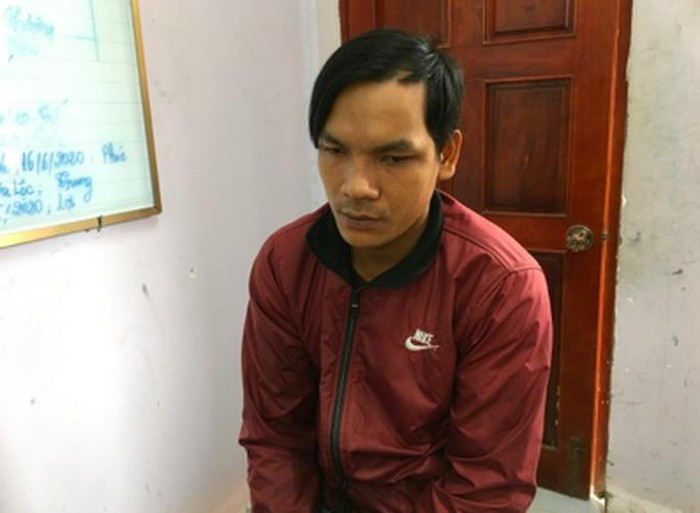  5. Phát hiện nam thanh niên 7 ngày quan hệ cùng bạn gái tuổi teen: Công an huyện Châu Thành (Trà Vinh) bắt giam Thạch Sương (28 tuổi; ngụ xã Trường Thọ, Trà Vinh) để điều tra về hành vi giao cấu với người từ đủ 13 tuổi đến dưới 16 tuổi. Thạch Sương quen và yêu em H. (SN 2005 ở huyện Châu Thành) qua mạng. Tháng 3, Thạch Sương đến nhà H. chơi, ngủ lại và quan hệ tình dục với em H. 7 ngày. Mẹ em phát hiện được nên đã báo công an.