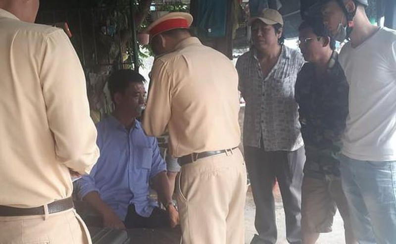  Thiếu tá quân đội điểu khiển ô tô gây tai nạn chết người. Vào ngày 10/11/2019, chiếc xe ô tô 4 chỗ do thiếu tá Phan Minh Sơn điều khiển chạy hướng Nam - Bắc đi trên quốc lộ 1A. Khi đi đến ngã ba đường tránh xã Cẩm Vịnh (huyện Cẩm Xuyên, Hà Tĩnh) thì xảy ra va chạm với xe máy do bà Dương Thị Huệ (50 tuổi, trú xã Cẩm Thạch, huyện Cẩm Xuyên) điều khiển.