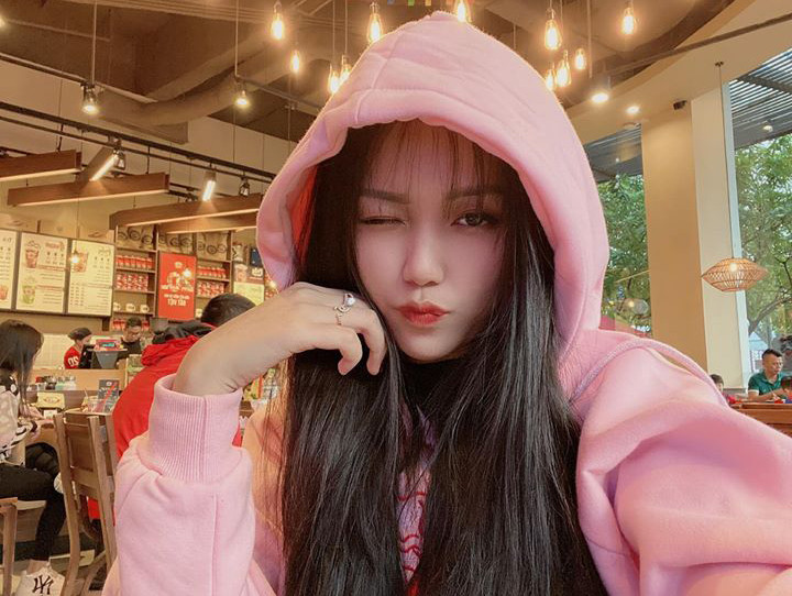 Hằng sở hữu vẻ đẹp khá dễ thương.