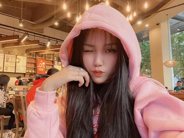 Hằng sở hữu vẻ đẹp khá dễ thương.