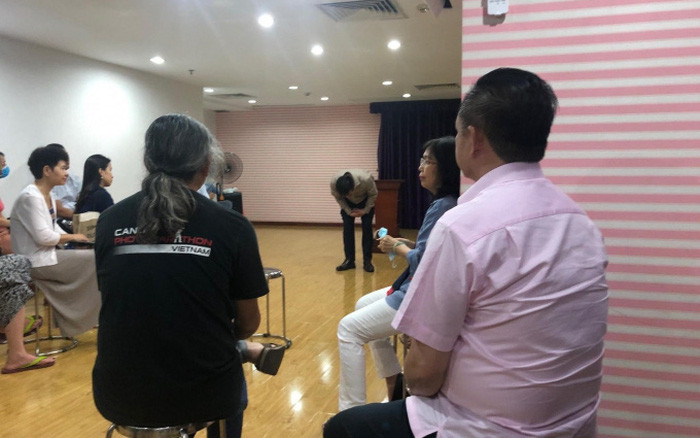 Dung sung gia doa bao ve: Pho Chu tich Deo Ca cui dau xin loi