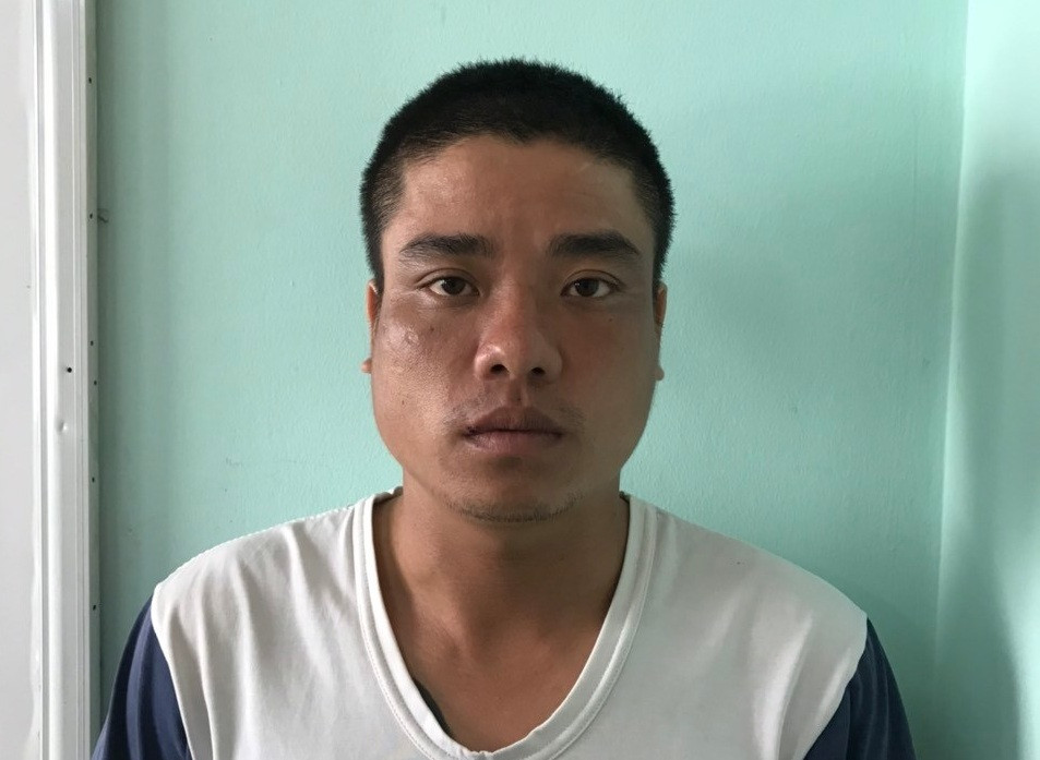 Khởi tố kẻ đâm tử vong lái xe ôm rồi mời bạn đi nhậu Khoi to ke dam tu vong lai xe om roi moi ban di nhau