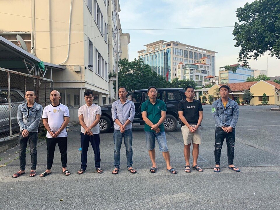  3. Vạch trần kế hoạch của nhóm cướp 35 tỷ đồng từ đại gia tiền ảo Lê Đức Nguyên: Cục Cảnh sát hình sự, Bộ Công an đã bắt giữ nhóm đối tượng thực hiện vụ dàn cảnh va chạm ô tô, bắt cóc đại gia, cướp hơn 35 tỷ đồng. Các đối tượng đều kinh doanh tiền điện tử nhưng thất bại, và cho rằng Lê Đức Nguyên, người bị hại là nguyên nhân khiến chúng mất tiền.