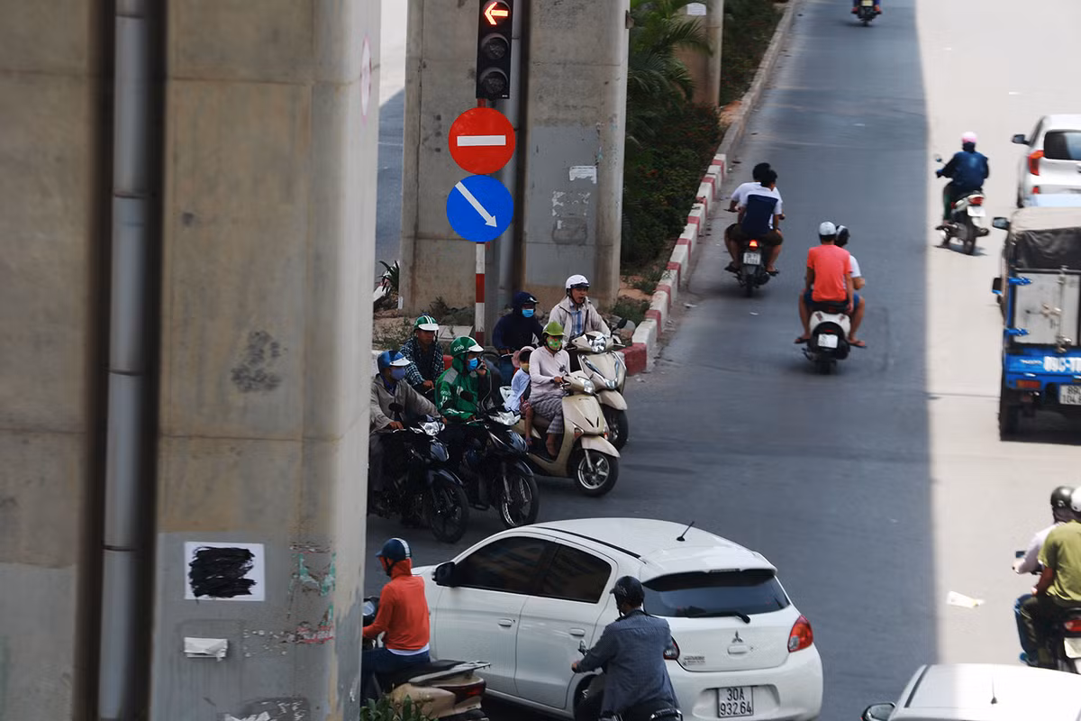 Mới đây, tổng thầu vừa yêu cầu thanh toán ngay 50 triệu USD để vận hành, Thứ trưởng bộ GTVT Nguyễn Ngọc Đông cho biết, việc thanh toán là trách nhiệm của BQLDA Đường sắt (bộ GTVT) - chủ đầu tư. Hiện tại, đơn vị này đã thanh toán cho Tổng thầu khoảng 80% giá trị hợp đồng theo khối lượng đã thực hiện và theo điều khoản của hợp đồng...