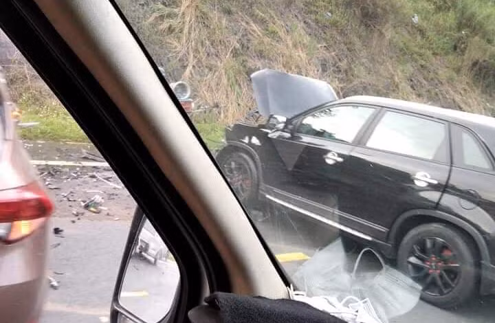 Trao đổi với PV Kiến Thức, Ông Hoàng Văn Phách, Chủ tịch UBND xã Vân Thuỷ (Chi Lăng) xác nhận, vụ tai nạn xảy ra lúc sáng sớm giữa 2 xe ô tô gia đình đi ngược chiều va chạm nhau.