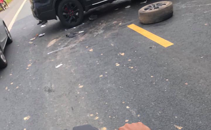 Theo ông Phách, lực lượng chức năng cũng đã có mặt kịp thời để giải quyết vụ việc. Rất may vụ tai nạn chỉ có một người bị thương nặng và được đưa đi cấp cứu. Tại hiện trường 2 xe ô tô hư hỏng nặng.