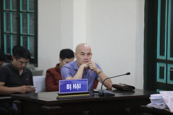 Theo cáo trạng và diễn biến phiên sơ thẩm, bị cáo Vững nguyên là thượng úy công an, từng công tác tại Cục Cảnh sát phòng, chống buôn lậu (Bộ Công an) đã có hành vi nhận tiền để bỏ ma túy vào xe anh Nguyễn Văn Thiện (SN 1976) nhằm tống anh Thiện vào tù theo yêu cầu của bị cáo Nguyễn Thị Vân (SN 1982, người tình của anh Thiện).