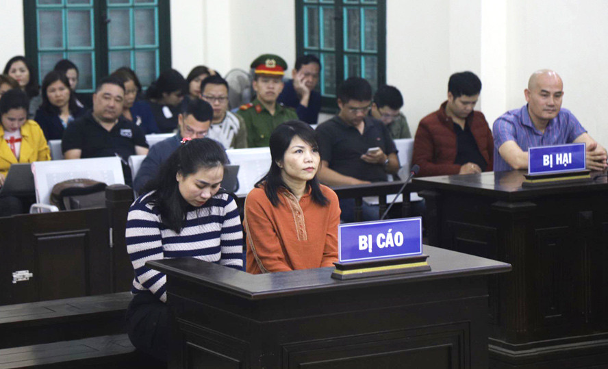 Trước đó, ở phiên xử sơ thẩm, HĐXX đã tuyên 7 năm tù với bị cáo Nguyễn Thị Vững “gài bẫy" ma túy vào xe ô tô, trong đó có 6 năm tù cho tội danh “Tàng trữ trái phép chất ma túy” và 1 năm tù cho tội danh “Vu khống”.