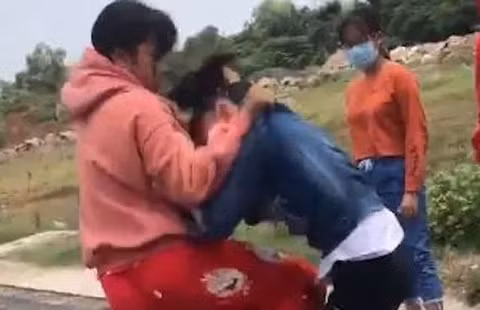 Be gai Vung Tau bi ban danh hoi dong: Lam on, mac oan?