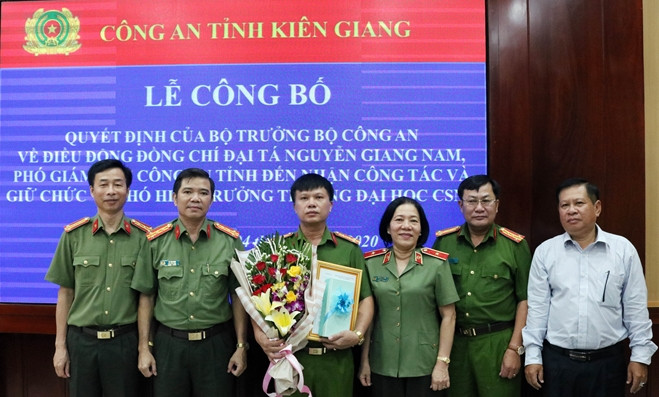 Tại nhiệm kỳ Quốc hội khóa XII (2007 -2011), bà đã ứng cử trúng cử đại biểu Quốc hội và là nữ đại biểu duy nhất của lực lượng vũ trang.