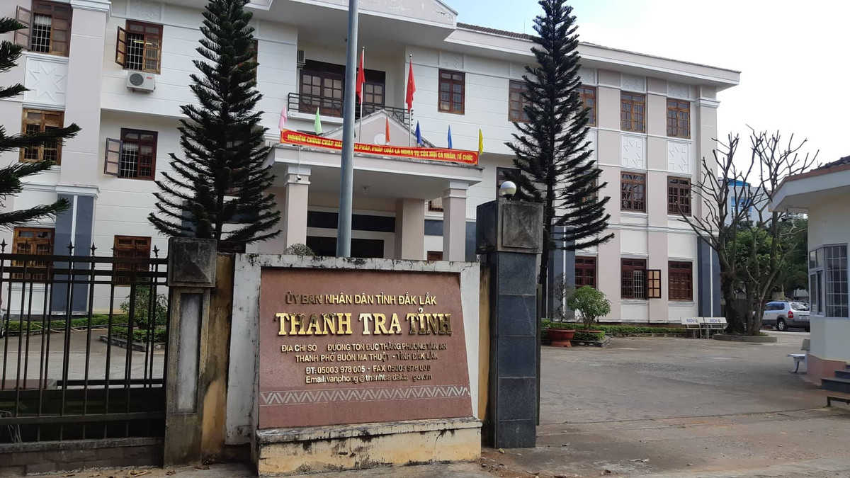  Cán bộ Thanh tra tỉnh Đắk Lắk bị bắt trên chiếu bạc: Ngày 23/12/2019, Công an TP Buôn Ma Thuột (tỉnh Đắk Lắk) đã ra quyết định tạm giữ hình sự 9 đối tượng để điều tra về hành vi "Đánh bạc và tổ chức đánh bạc". Trong số 9 đối tượng này có ông Trần Đình H. (42 tuổi) hiện là thanh tra viên thuộc Phòng Giám sát, kiểm tra và xử lý sau thanh tra, Thanh tra tỉnh Đắk Lắk.