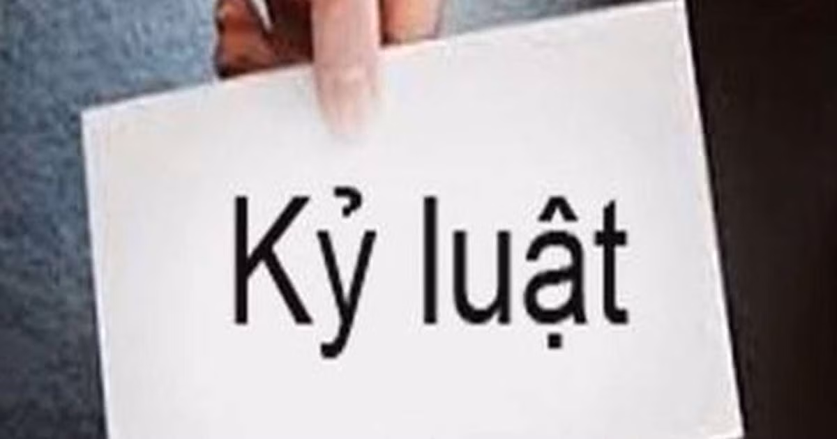 Cụ thể, cách chức bí thư Chi bộ Viện Kiểm sát nhân dân huyện Phong Thổ, nhiệm kỳ 2015-2020 đối với ông Đỗ Văn Hiếu, viện trưởng Viện Kiểm sát nhân dân huyện Phong Thổ. Cách chức chi ủy viên Chi bộ 4, nhiệm kỳ 2017-2020 đối với ông Nguyễn Văn Cường, kế toán trưởng Viện Kiểm sát nhân dân tỉnh.