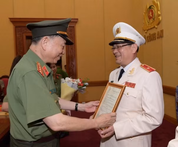 Tháng 7/2019, ông được Chủ tịch nước Nguyễn Phú Trọng quyết định thăng cấp hàm từ đại tá lên thiếu tướng.