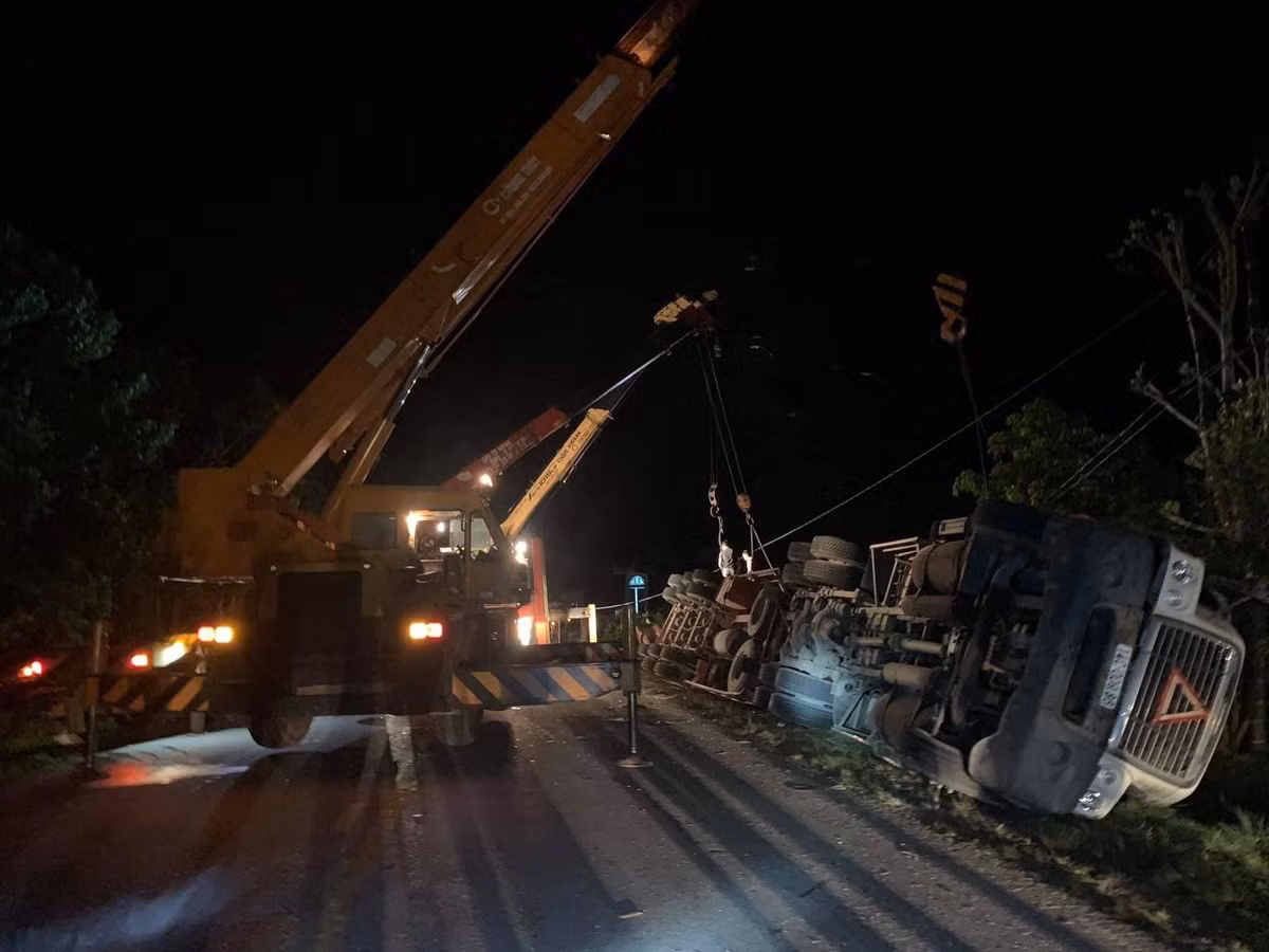 Lãnh đạo Bộ Công an đã chỉ đạo Cục CSGT cùng Công an tỉnh Quảng Ninh khẩn trương tổ chức cứu hộ, cứu nạn, điều tiết giao thông và điều tra làm rõ nguyên nhân vụ tai nạn.