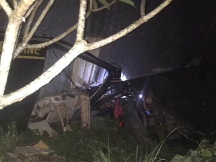 Hiện đã xác định 3 người, gồm 2 nam, 1 nữ (chưa xác định danh tính) đi trên xe limousine. Cả ba đã tử vong.