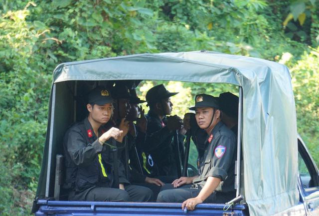 Ngoài phối hợp với các đơn vị quân đội, lực lượng công an phải bố trí các trạm kiểm soát dọc ven biển ngăn chặn kẻ sát nhân tẩu thoát theo đường biển hoặc ra địa phận Thừa Thiên - Huế. Đồng thời lực lượng tính đến khả năng hắn đói, khát và tìm xuống các khu dân cư, nên người dân phải cảnh giác.