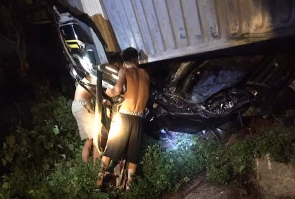 Danh tinh nan nhan tu vong vu xe khach limousine bi container can o Quang Ninh