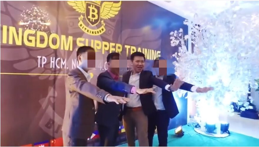 Dù không có tên trong hội đồng Công ty Cổ phần Modern Tech sau khi bị phanh phui lừa đảo hàng nghìn người với số tiền kỷ lục 15.000 tỷ nhưng người tham gia kinh doanh tiền ảo không thể không biết đến vai trò của ông Lê Đức Nguyên trong công ty này. Vì thế, khi vụ cướp diễn ra, nhiều câu hỏi được đặt ra: Có phải các bị can mong muốn cướp lại số tiền ảo mình đã mất?