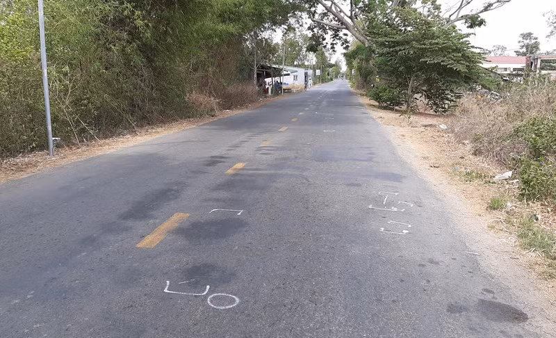  4. Sếp doanh nghiệp lái xe tông chết người bắt tài xế nhận tội thay được tại ngoại: Ông Phạm Văn Són, Tổng Giám đốc Công ty CP Tổng Kỳ Hòa ở thị xã Vĩnh Châu (Sóc Trăng) lái ôtô tông chết người đi xe máy nhưng không dừng lại cứu chữa nạn nhân mà bỏ chạy và cho tài xế “thế thân”. Sau hai tuần bị tạm giam, đại gia này đã được tại ngoại. Theo cơ quan điều tra, lý do ông Són được tại ngoại là do đại gia này bệnh nặng, thành khẩn khai báo.