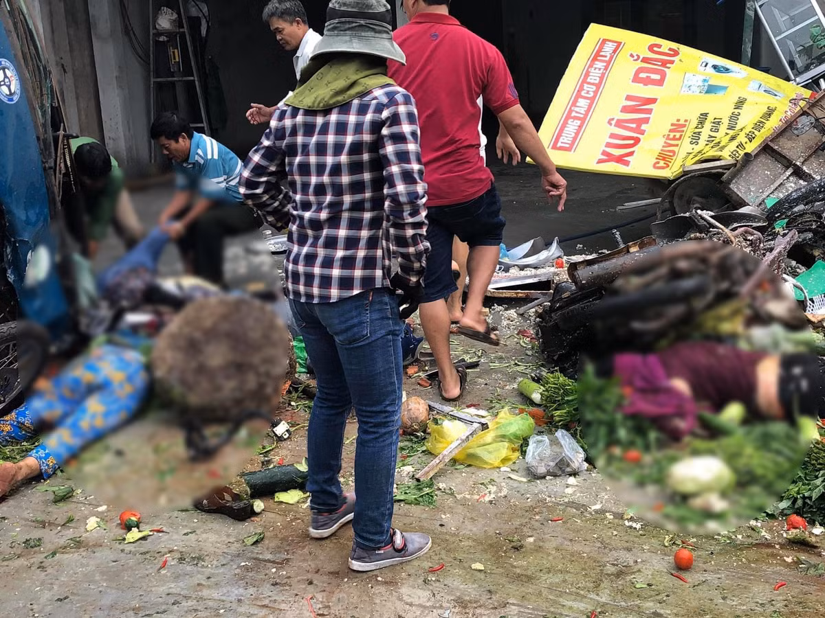 Các nạn nhân bị thương nặng đang được cấp cứu tại Bệnh viện đa khoa vùng Tây Nguyên.