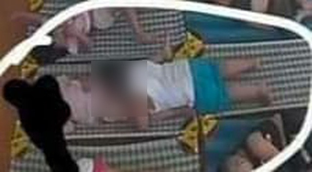 6. Kiểm điểm vụ bé trai tò mò bé gái giờ ngủ trưa: Phòng Giáo dục huyện Kiến Thụy, Hải Phòng đã làm việc với nhà trường và phụ huynh hai cháu, yêu cầu Ban giám hiệu và giáo viên mầm non bỏ lớp đi ăn trưa phải kiểm điểm. Theo đó, khi mở camera xem giờ ngủ trưa của con ở trường mầm non tại Hải Phòng, một phụ huynh tình cờ thấy một bé trai đang có hành động nhạy cảm với một bé gái. Trường mầm non L.X được cấp phép hoạt động từ năm 2016, hiện có trên 100 cháu đang theo học.