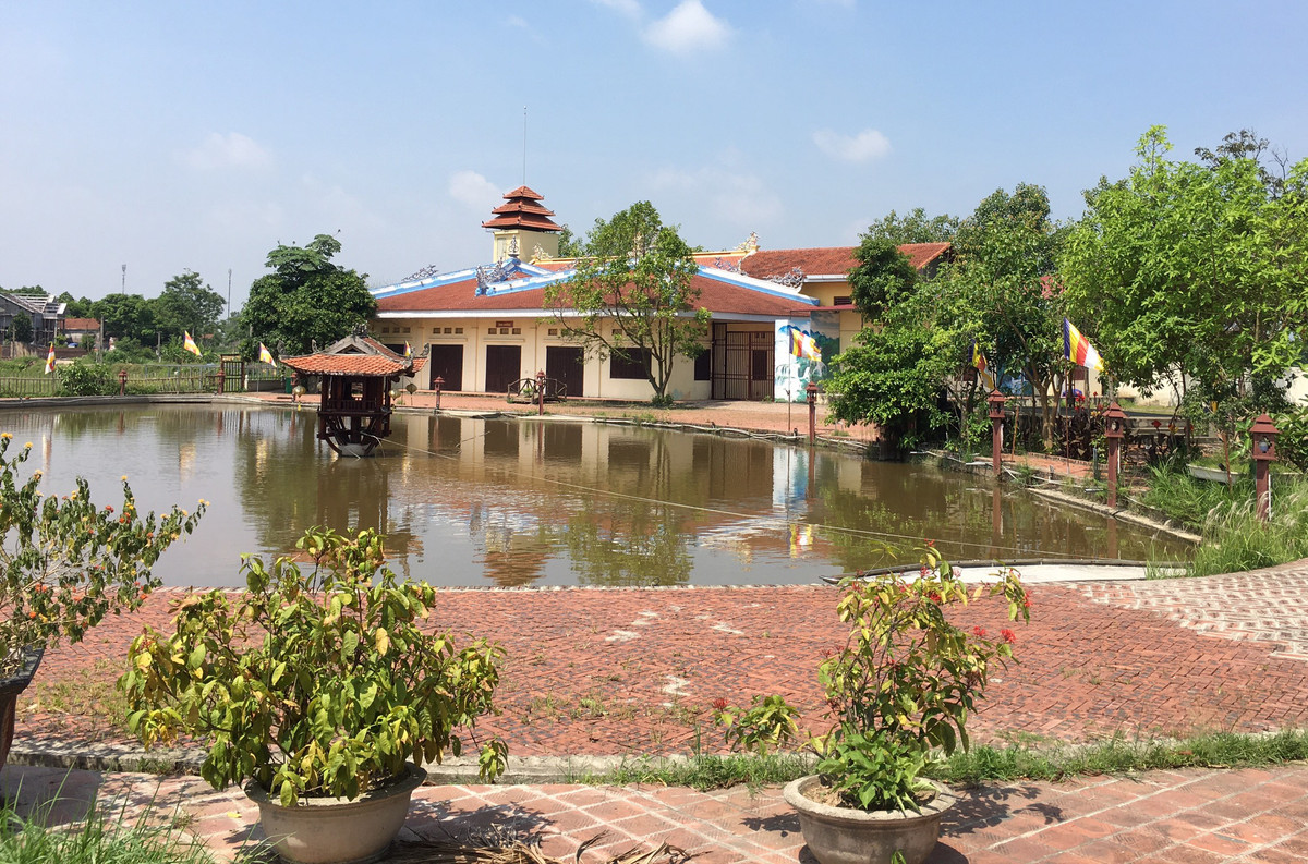 Vẻ ngoài chùa Nga Hoàng khá yên ả, nhưng ẩn sâu bên trong là lớp lớp "sóng ngầm".