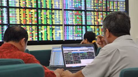 Giao dich 'chui' co phieu C69 va VES, 3 ca nhan bi phat hang chuc trieu