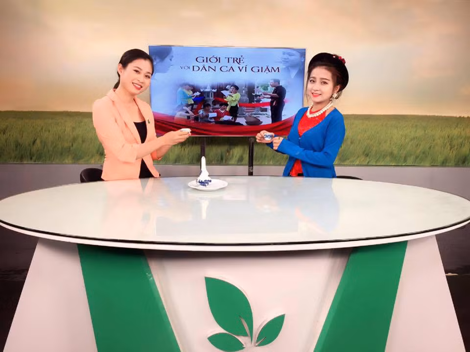 Việc lựa chọn trang phục táo bạo theo Ánh khẳng định là do để tiện lợi trong nhiều công việc, hoạt động của bản thân và cô hoàn toàn không hướng đến mục đích cố gắng làm cho mình trông thật nổi bật, khác người để được nổi tiếng. Biết được bức ảnh chụp mình cùng với cách ăn mặc, trang điểm được nhiều người quan tâm, bản thân Phan Thị Ánh cảm thấy rất bất ngờ. Và để tránh những phiền phức cho bản thân, hiện tại cô chị gái xinh đẹp này cũng đã khóa trang cá nhân trên Facebook của mình.