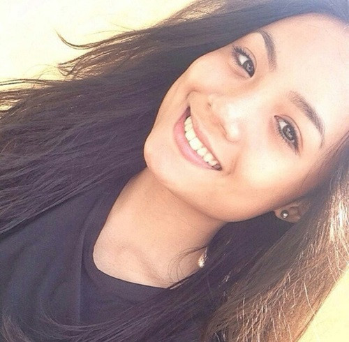 Làn da nâu khỏe khoắn cùng nụ cười tươi hớp hồn.