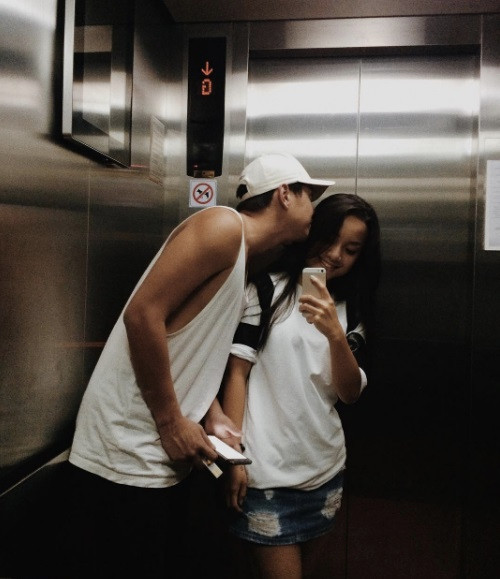 Trên tài khoản Snapchat của mình, Huyme cũng không ngần ngại update nhiều ảnh tình cảm của anh chàng cùng bạn gái.