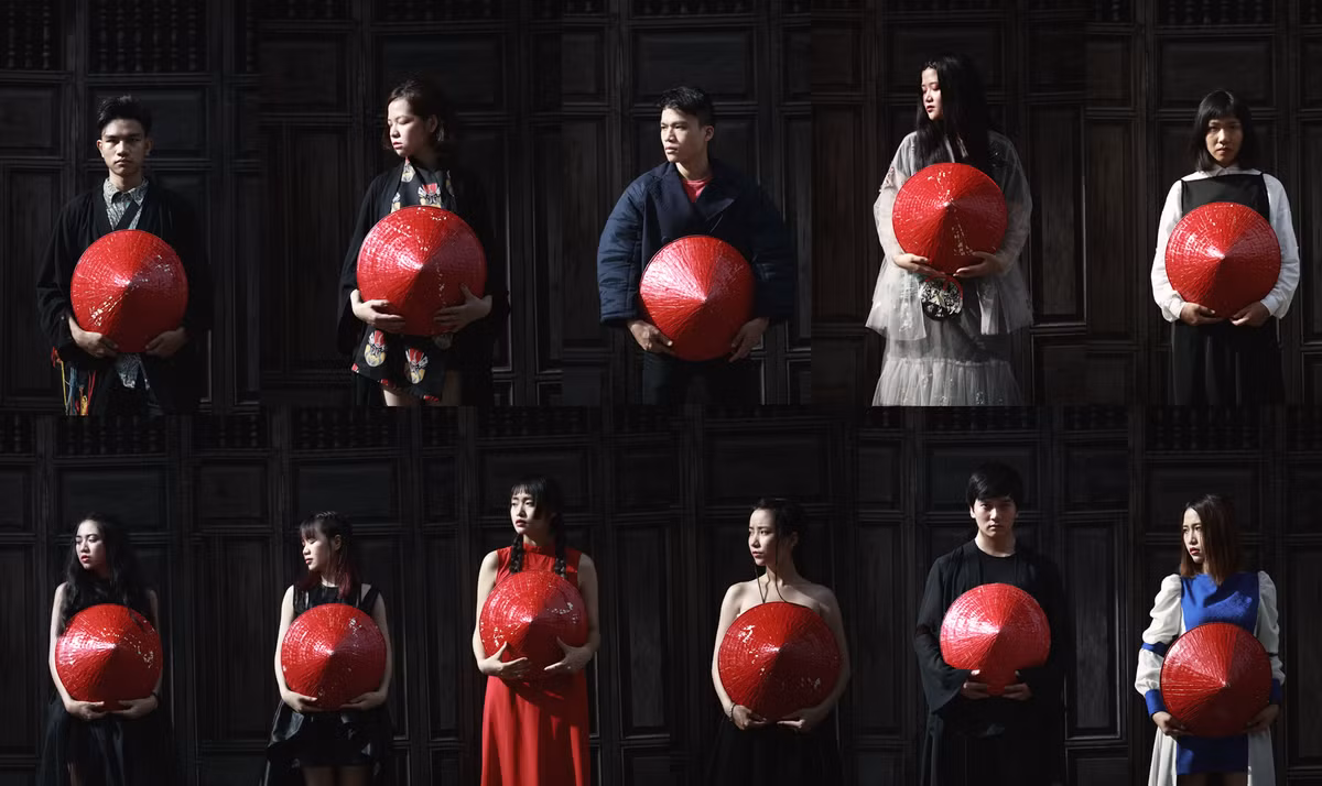 Để kỷ niệm dấu mốc quan trọng của cuộc đời sinh viên, lớp DH11A4 Khoa Thiết kế thời trang, Trường Đại Học Mỹ Thuật Công Nghiệp Hà Nội đã quyết định thực hiện một bộ ảnh kỷ yếu đặc biệt.