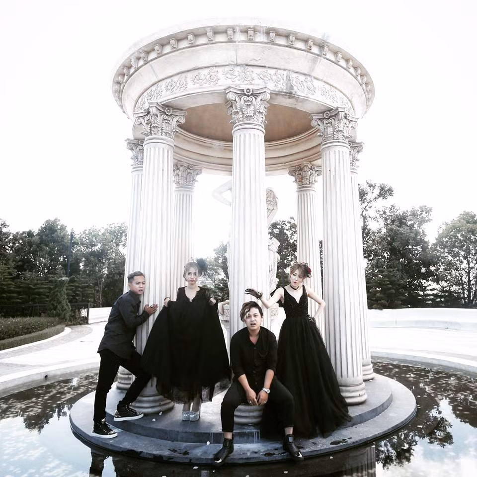 Theo quan niệm của cặp đôi, không có tiêu chuẩn nào cho những thứ mỗi người muốn làm, không ai có thể đặt ra quy chuẩn để mỗi người phải làm theo, và ảnh cưới cũng vậy.