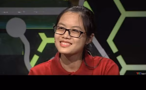 Mãi đến phần thi về đích, do có chút lơ là nên Minh Huyền đã đánh mất điểm khá đáng tiếc ở hai câu hỏi về toán học - đúng sở trường của mình. Tuy nhiên điều này cũng không gây ảnh hưởng lớn đến kết quả cuối cùng. Minh Huyền vẫn về đích ở vị trí đầu tiên với số điểm cao hiếm có và khiến khán giả, đặc biệt là các bạn học sinh cùng trường chuyên Lam Sơn, Thanh Hóa có mặt ở trường quay để cổ vũ vô cùng vui mừng và tự hào.