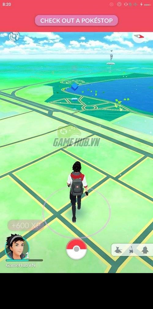 Nét đặc biệt của Pokemon Go là tựa game này sử dụng các sự hỗ trợ từ ứng dụng bản đồ và thiết bị định vị GPS trên điện thoại để tạo ra một "thế giới ảo trên nền thực". Người chơi sẽ cầm điện thoại ra khỏi nhà, lấy thông tin bản đồ khu vực nơi mình đang đứng, sau đó tự do chọn hướng để đi. Nếu may mắn, trong hành trình của mình bạn có thể sẽ bắt gặp những chú Pokemon trên đường đi. Đến lúc này, việc cần làm là ném "Pokemon Ball" bằng một thao tác trên điện thoại để thu phục những chú Pokemon đa dạng về hình thù, chỉ số sức mạnh.