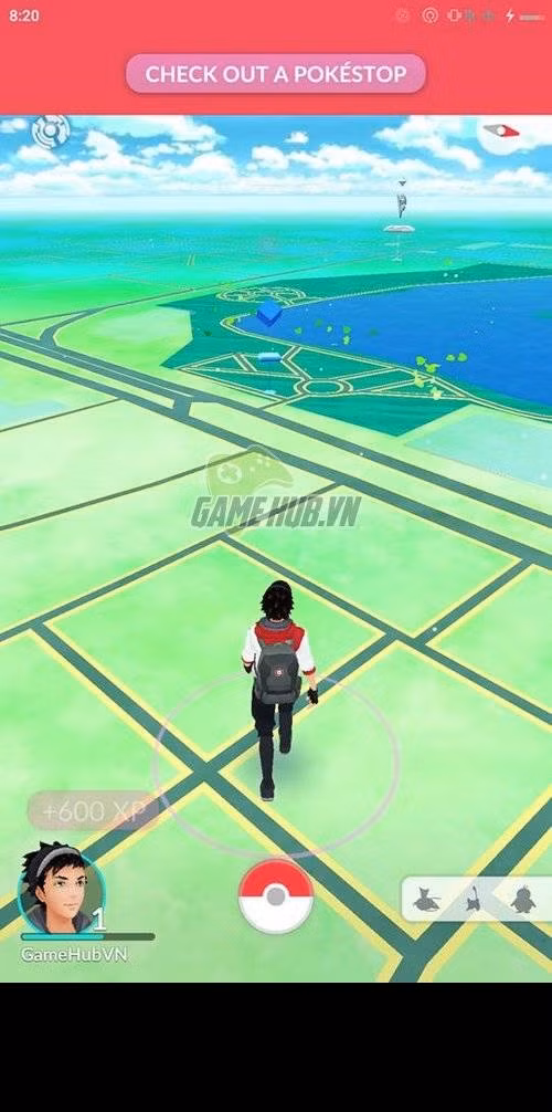 Nét đặc biệt của Pokemon Go là tựa game này sử dụng các sự hỗ trợ từ ứng dụng bản đồ và thiết bị định vị GPS trên điện thoại để tạo ra một "thế giới ảo trên nền thực". Người chơi sẽ cầm điện thoại ra khỏi nhà, lấy thông tin bản đồ khu vực nơi mình đang đứng, sau đó tự do chọn hướng để đi. Nếu may mắn, trong hành trình của mình bạn có thể sẽ bắt gặp những chú Pokemon trên đường đi. Đến lúc này, việc cần làm là ném "Pokemon Ball" bằng một thao tác trên điện thoại để thu phục những chú Pokemon đa dạng về hình thù, chỉ số sức mạnh.