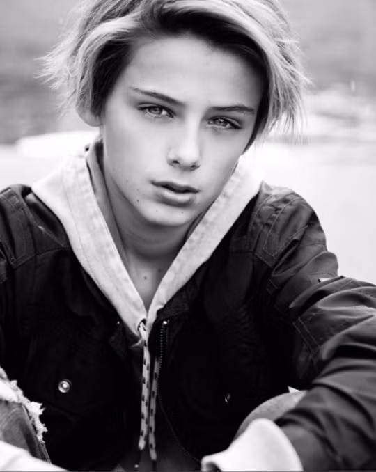 Có thể suy luận rằng, cậu bé William chỉ mới 13 tuổi thôi mà đã “có giá” và nổi tiếng đến vậy. Chỉ mấy năm nữa thôi thì cậu bé này sẽ làm khổ thêm biết bao nhiêu trái tim của các cô gái nữa đây?