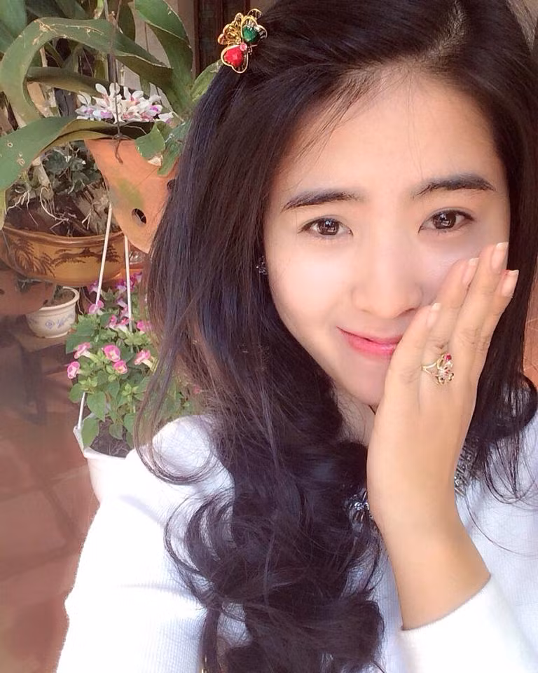 Một khoảnh khắc đời thường siêu đáng yêu của cô giáo Quảng Trị xinh đẹp Nguyễn Thị Vy Trang.